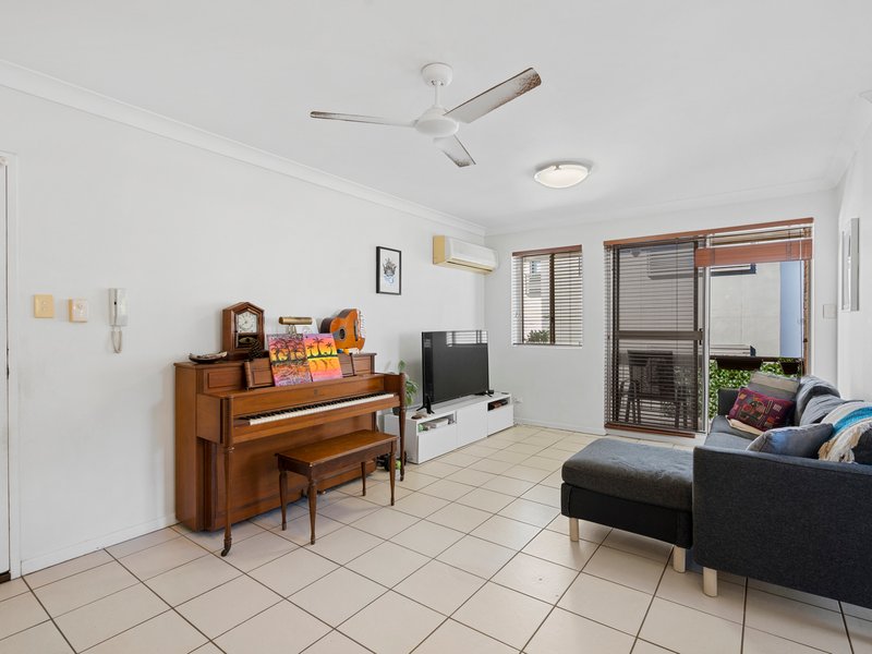 Photo - 5/88 Victoria Terrace, Greenslopes QLD 4120 - Image 6