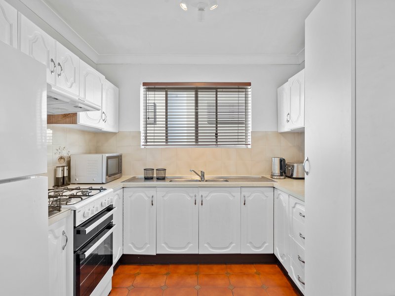 Photo - 5/88 Victoria Terrace, Greenslopes QLD 4120 - Image 9