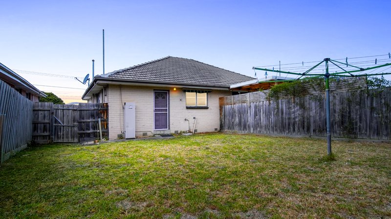 Photo - 58B Barbara Avenue, Dandenong North VIC 3175 - Image 9