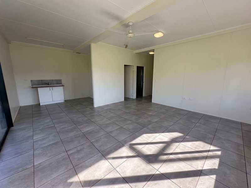 Photo - 58B Pelling Close, Jaggan QLD 4885 - Image 10