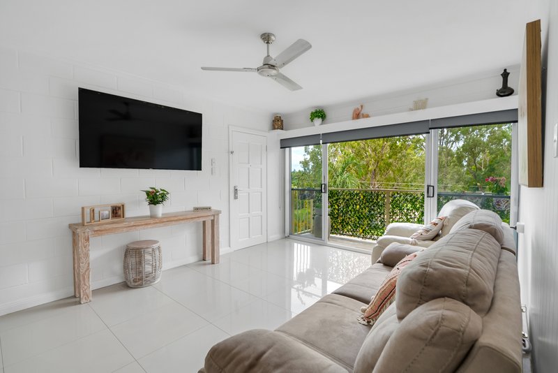 Photo - 5/9-11 Bouganvillea Street, Holloways Beach QLD 4878 - Image 3