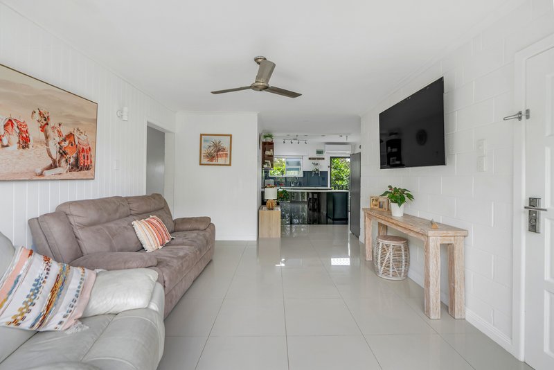 Photo - 5/9-11 Bouganvillea Street, Holloways Beach QLD 4878 - Image 5