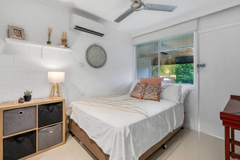 Photo - 5/9-11 Bouganvillea Street, Holloways Beach QLD 4878 - Image 8