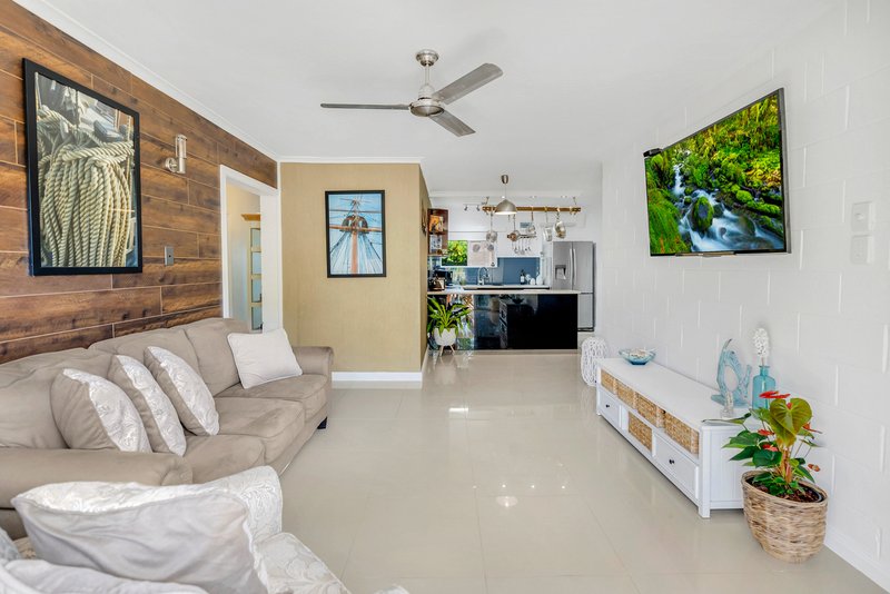 Photo - 5/9-11 Bouganvillea Street, Holloways Beach QLD 4878 - Image 9