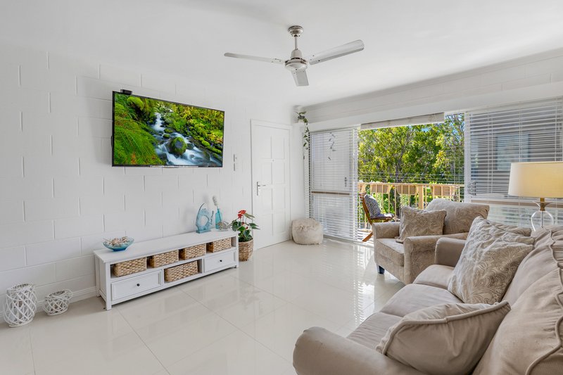 Photo - 5/9-11 Bouganvillea Street, Holloways Beach QLD 4878 - Image 10