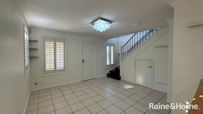 Photo - 5/9-11 Fourth Avenue, Macquarie Fields NSW 2564 - Image 6