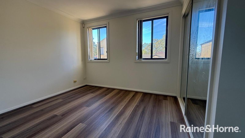 Photo - 5/9-11 Fourth Avenue, Macquarie Fields NSW 2564 - Image 10