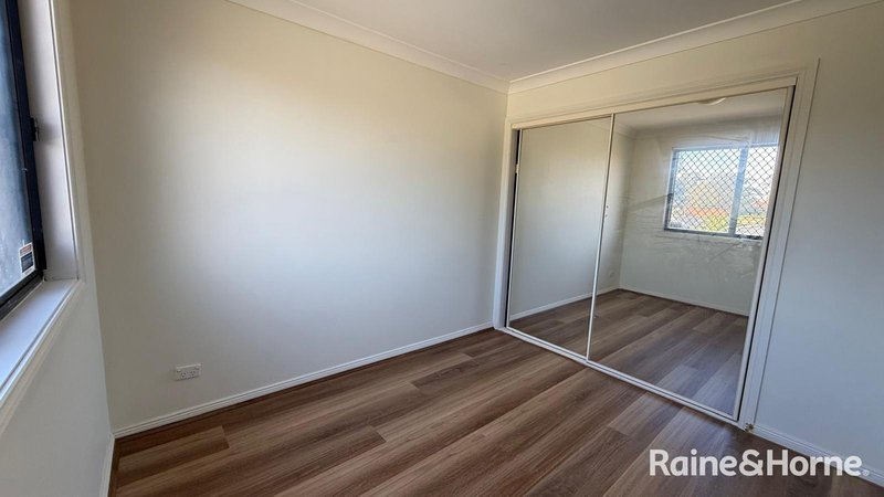 Photo - 5/9-11 Fourth Avenue, Macquarie Fields NSW 2564 - Image 11