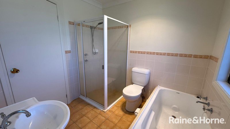 Photo - 5/9-11 Fourth Avenue, Macquarie Fields NSW 2564 - Image 12