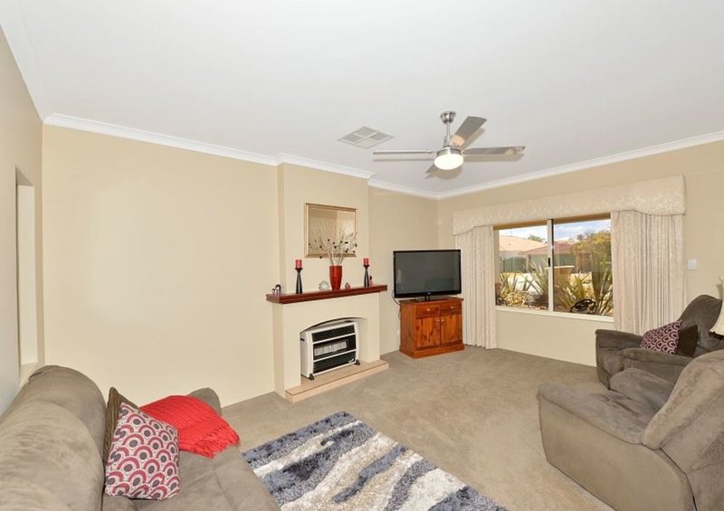 Photo - 59 Admiralty Crescent, Halls Head WA 6210 - Image 3