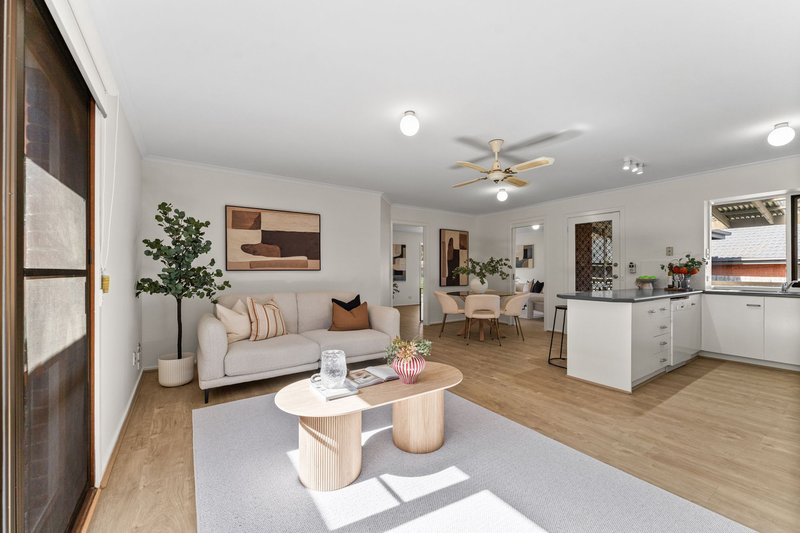 Photo - 59 Avebury Drive, Berwick VIC 3806 - Image 3