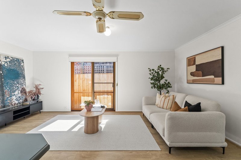 Photo - 59 Avebury Drive, Berwick VIC 3806 - Image 6