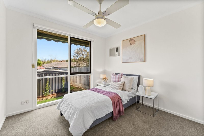 Photo - 59 Avebury Drive, Berwick VIC 3806 - Image 9