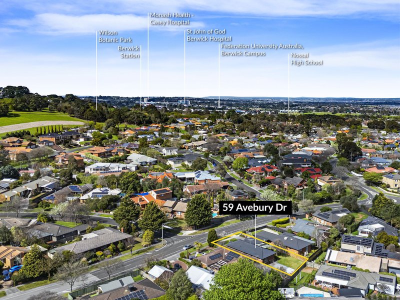 Photo - 59 Avebury Drive, Berwick VIC 3806 - Image 15