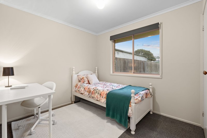 Photo - 59 Barrington Drive, Pakenham VIC 3810 - Image 10