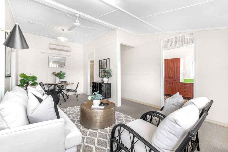 Photo - 59 Barrinia Street, Manly QLD 4179 - Image 2