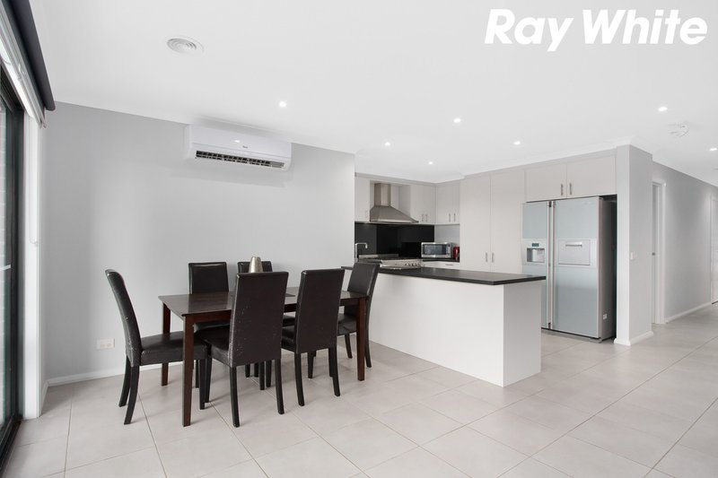 Photo - 59 Belmont Crescent, Pakenham VIC 3810 - Image 5