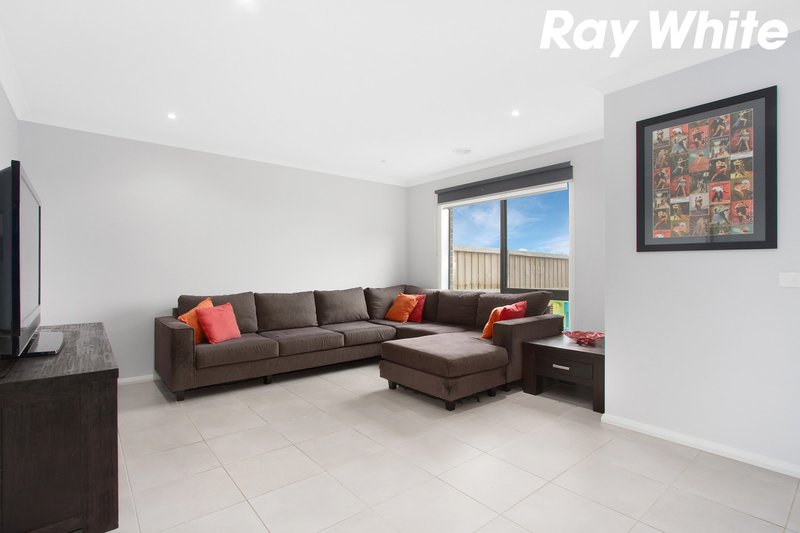 Photo - 59 Belmont Crescent, Pakenham VIC 3810 - Image 7