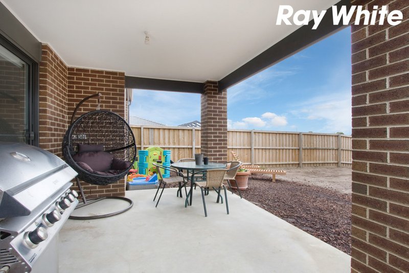 Photo - 59 Belmont Crescent, Pakenham VIC 3810 - Image 11