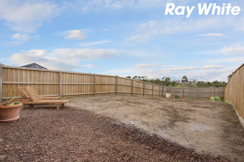 Photo - 59 Belmont Crescent, Pakenham VIC 3810 - Image 12