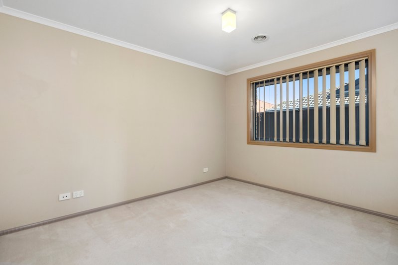 Photo - 59 Bluestone Gardens, Jerrabomberra NSW 2619 - Image 7