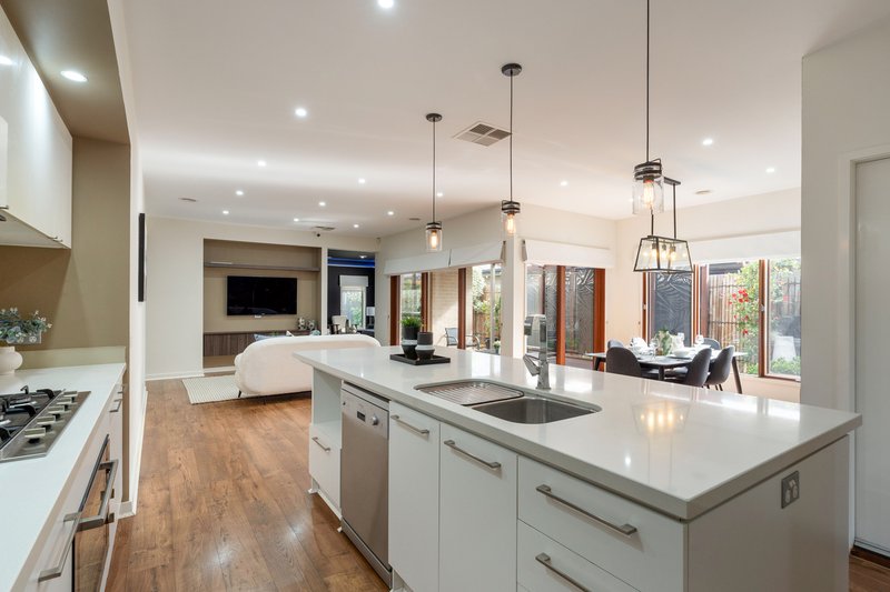 Photo - 59 Brentwick Drive, Craigieburn VIC 3064 - Image 12