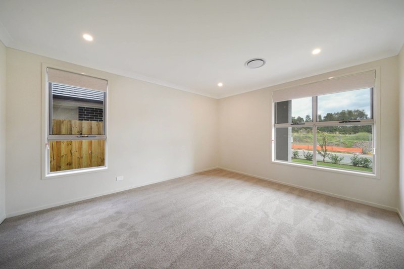 Photo - 59 Caldwell Avenue, Edmondson Park NSW 2174 - Image 3