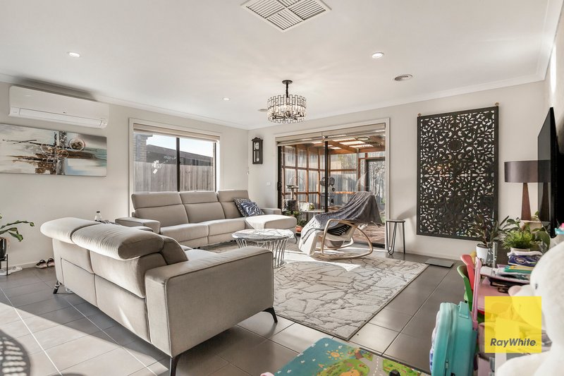 Photo - 59 Chlorinda Road, Tarneit VIC 3029 - Image 11