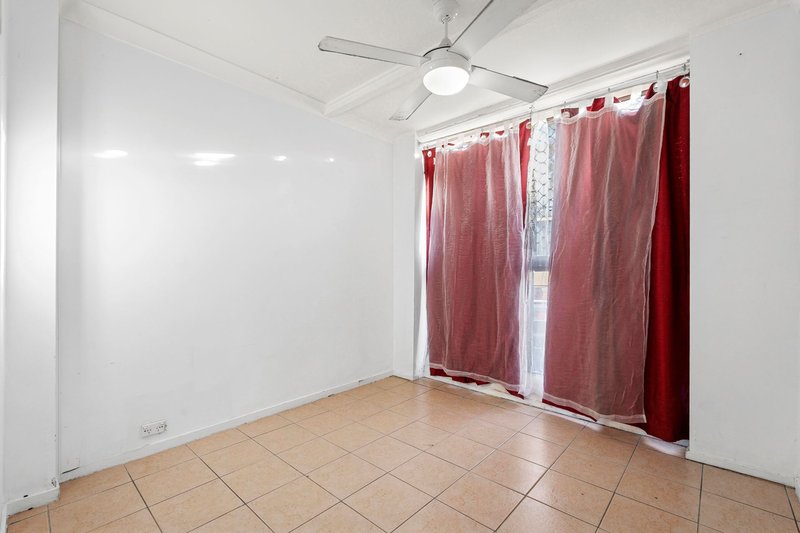 Photo - 5/9 Clayton Street, Labrador QLD 4215 - Image 4