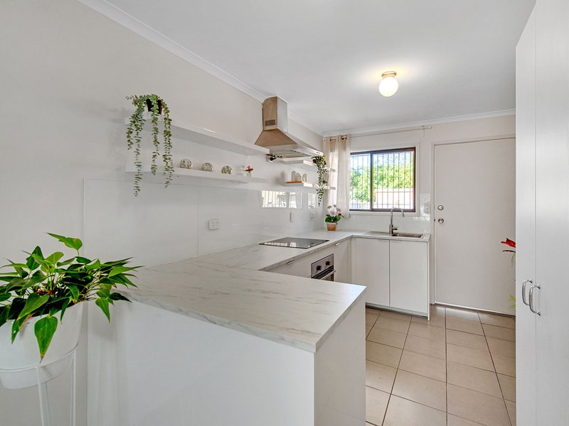 Photo - 5/9 Cognac Court, Kingston QLD 4114 - Image 4