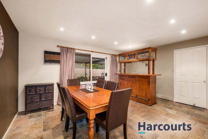 Photo - 59 Collendina Crescent, Scoresby VIC 3179 - Image 4