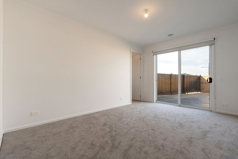 Photo - 59 Compton Promenade, Donnybrook VIC 3064 - Image 6