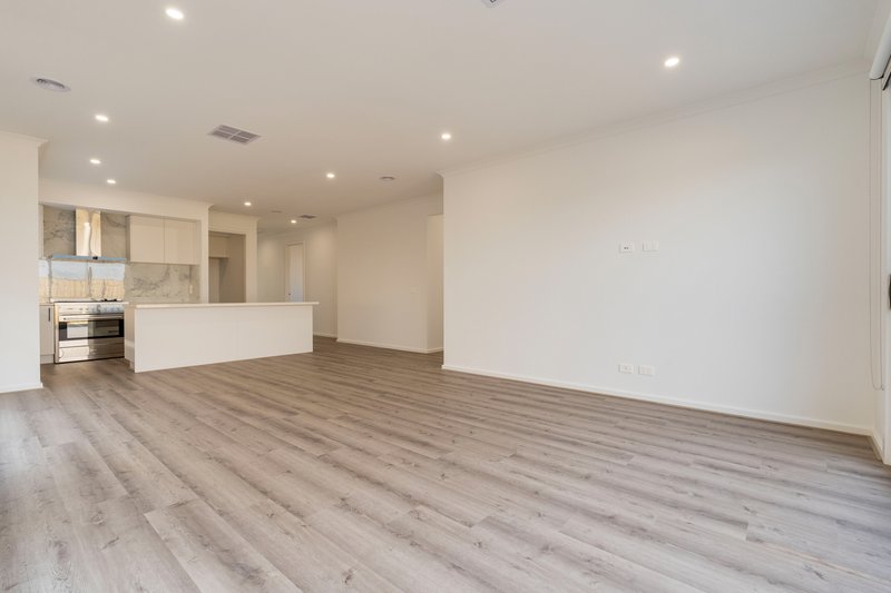 Photo - 59 Compton Promenade, Donnybrook VIC 3064 - Image 10