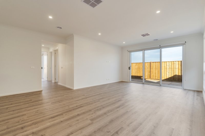Photo - 59 Compton Promenade, Donnybrook VIC 3064 - Image 12