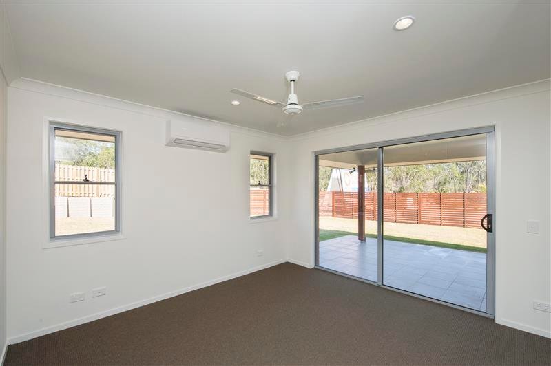 Photo - 59 Cornforth Crescent, Kirkwood QLD 4680 - Image 7