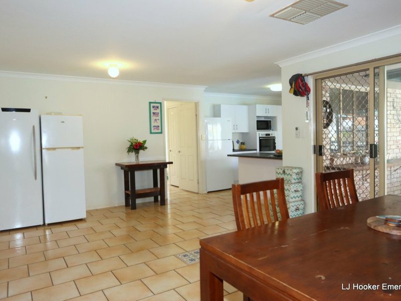 Photo - 59 Crinum Crescent, Emerald QLD 4720 - Image 11