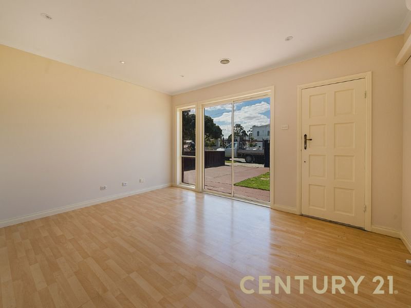 Photo - 5/9 Dalgety Street, Dandenong VIC 3175 - Image 3