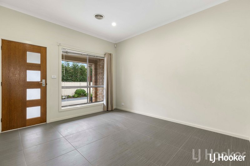 Photo - 5/9 Dodsworth Street, Queanbeyan NSW 2620 - Image 5