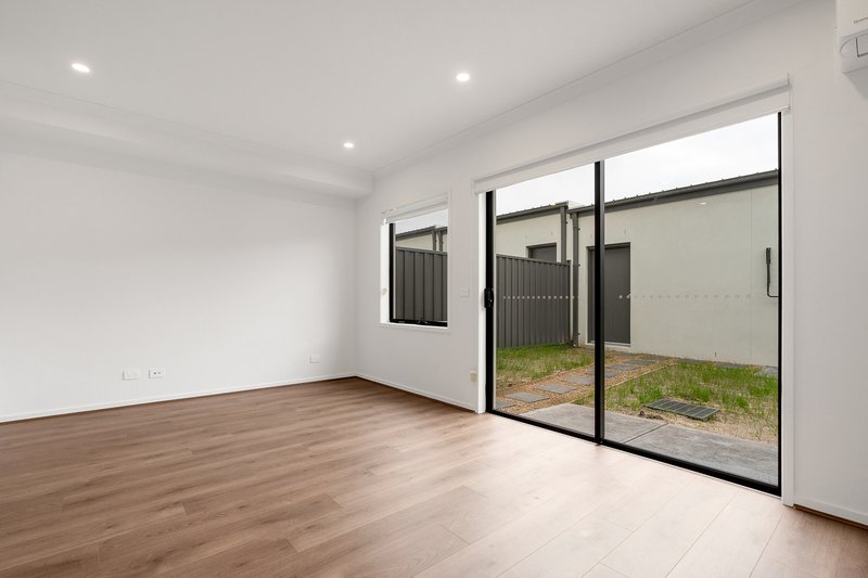 Photo - 59 Dryland Boulevard, Mickleham VIC 3064 - Image 6
