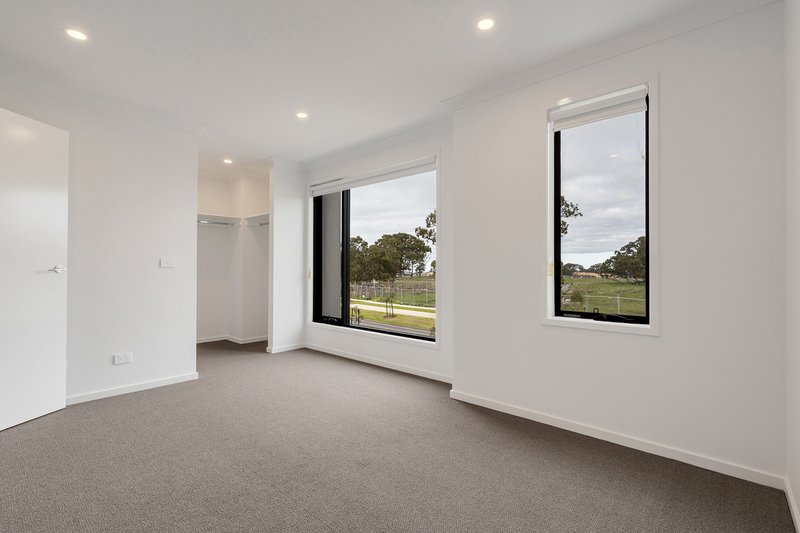 Photo - 59 Dryland Boulevard, Mickleham VIC 3064 - Image 7