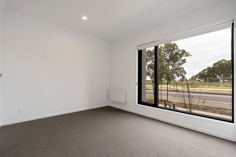 Photo - 59 Dryland Boulevard, Mickleham VIC 3064 - Image 11