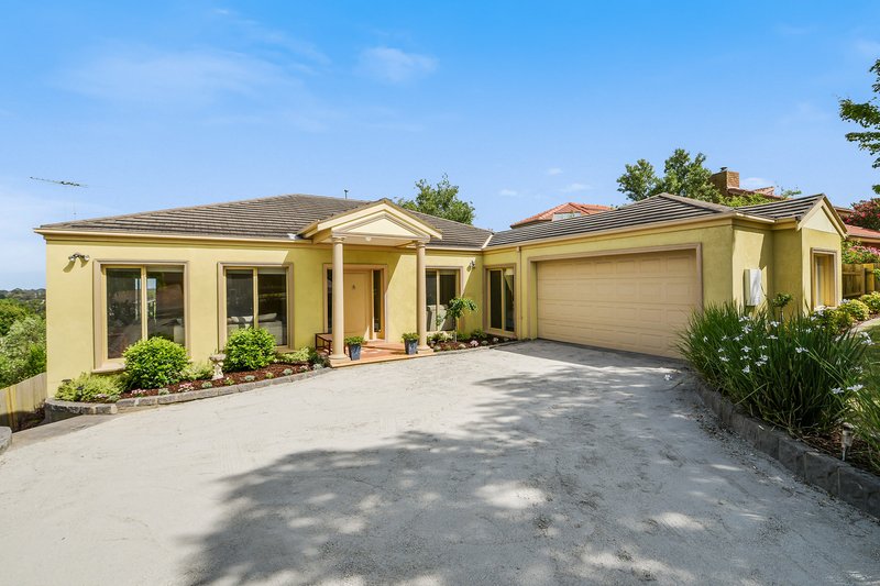 Photo - 59 Edrington Park Drive, Berwick VIC 3806 - Image 2