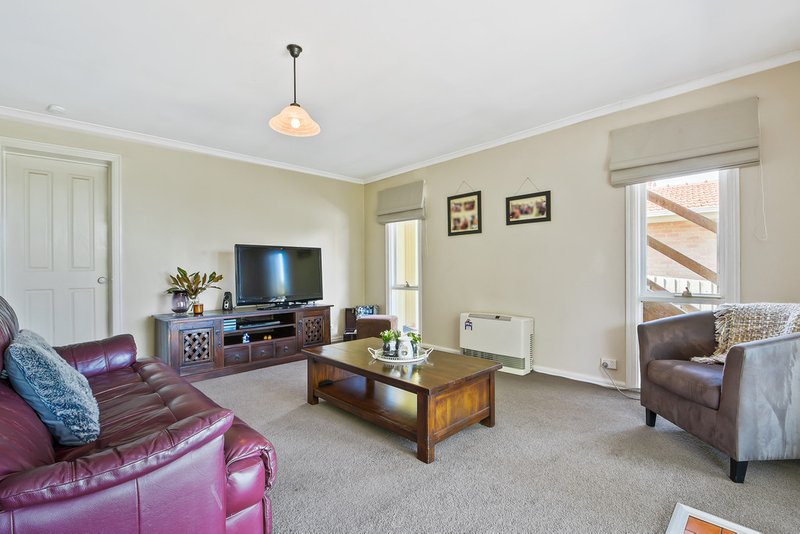 Photo - 59 Edrington Park Drive, Berwick VIC 3806 - Image 14