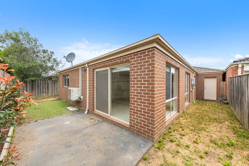 Photo - 59 Fallingwater Drive, Pakenham VIC 3810 - Image 10