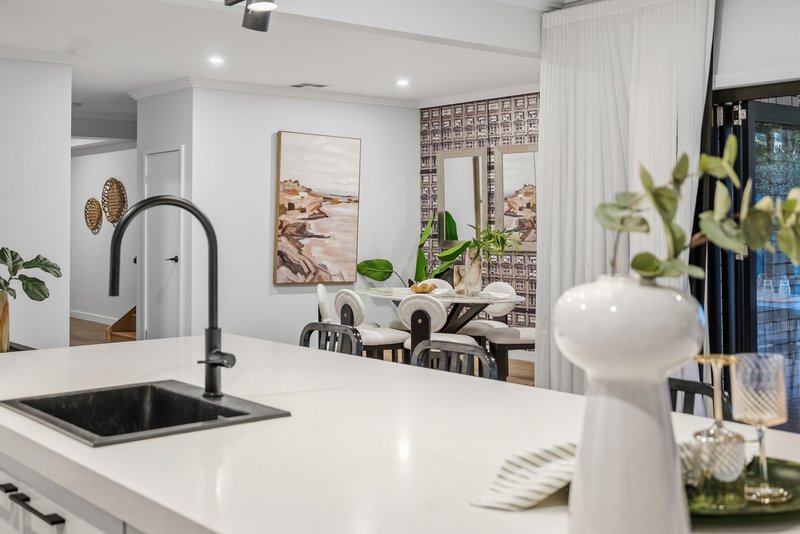 Photo - 59 Glen Holm Street, Mitchelton QLD 4053 - Image 9