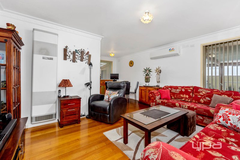 Photo - 59 Grevillea Road, Kings Park VIC 3021 - Image 3