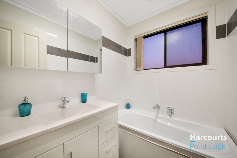 Photo - 59 Hall Avenue, Altona Meadows VIC 3028 - Image 24