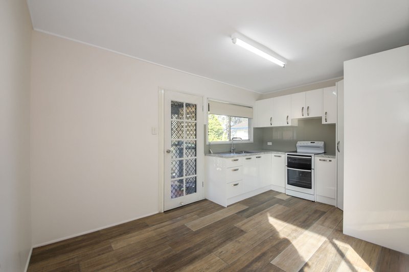 Photo - 59 Hedge Street, Strathpine QLD 4500 - Image 13