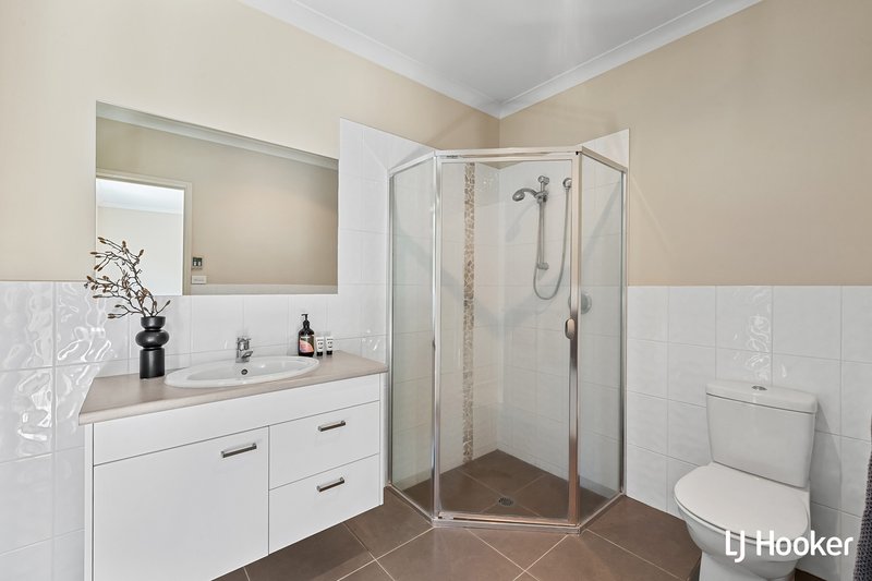 Photo - 59 Henry Sutton Circuit, Dunlop ACT 2615 - Image 9