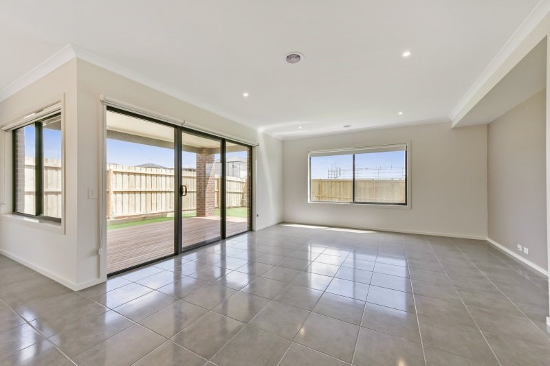 Photo - 59 Highland Way, Highton VIC 3216 - Image 2